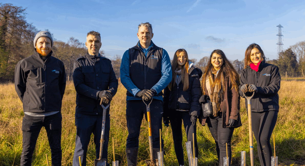 treeapp-ids-group-in-person-tree-planting