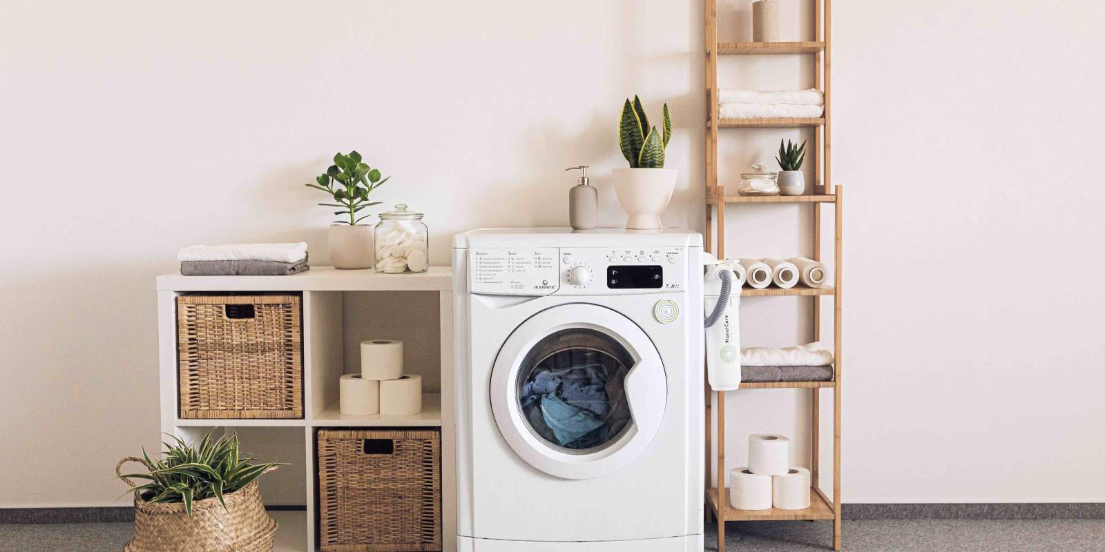 Photo: Washingmachine and shelves (Source: Unsplash)